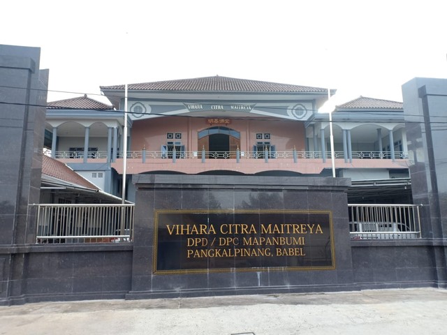 Suasana tampak depan gedung vihara citra maitreya. (Ggp/Babelhits)