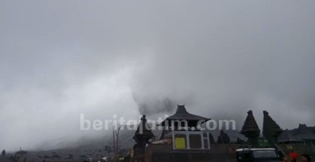 Gunung Bromo Erupsi, Wisatawan di Radius 1 Kilometer Lari Berhamburan