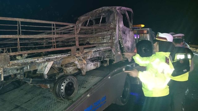 Tol Cipali Km 154, Majalengka, kendaraan mobil yang terbakar