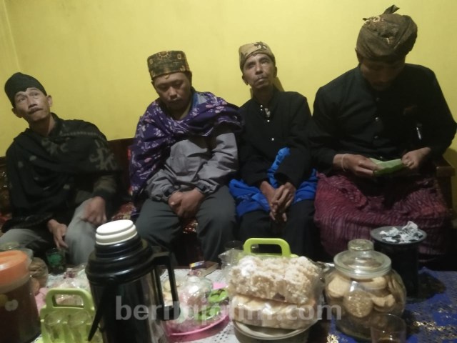Erupsi Gunung Bromo Tak Ganggu Ritual Pujan Kasada di Desa Ngadas