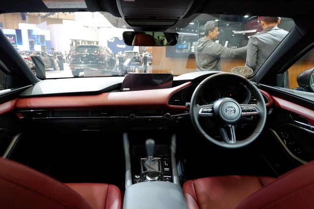 Komparasi Mazda 3 Hatchback Vs Honda Civic Hatchback (39939)