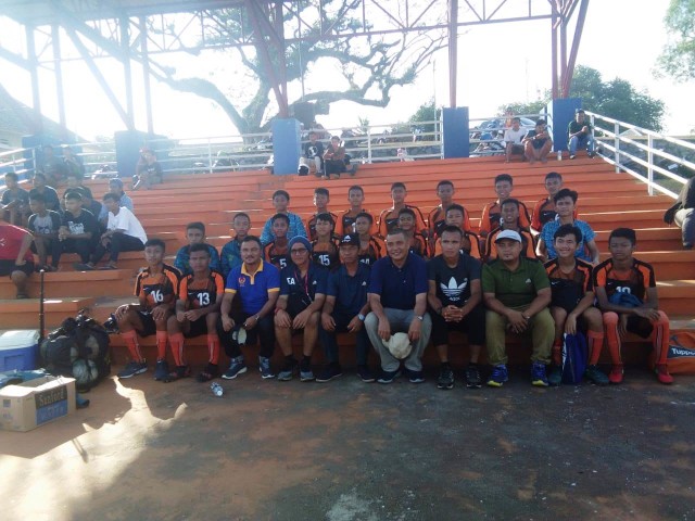 Tim official Kota Batam U-15 bersama para pemain