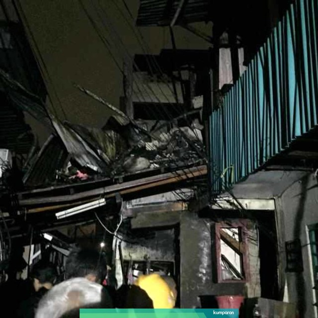 Kondisi beberapa rumah di Gang Banten, Jatinegara Barat, setelah dilalap api. Foto: Andesta Herli Wijaya/kumparan