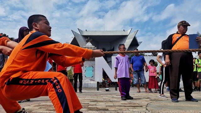 Foto Bernostalgia Di Festival Permainan Tradisional Anak