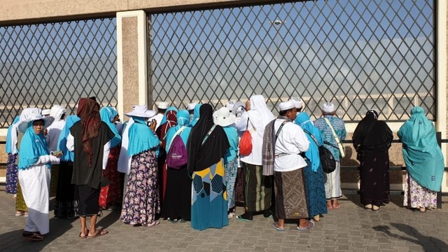 Wisata Sambil Mengenang Para Syuhada Uhud di Bukit Rumat | kumparan.com