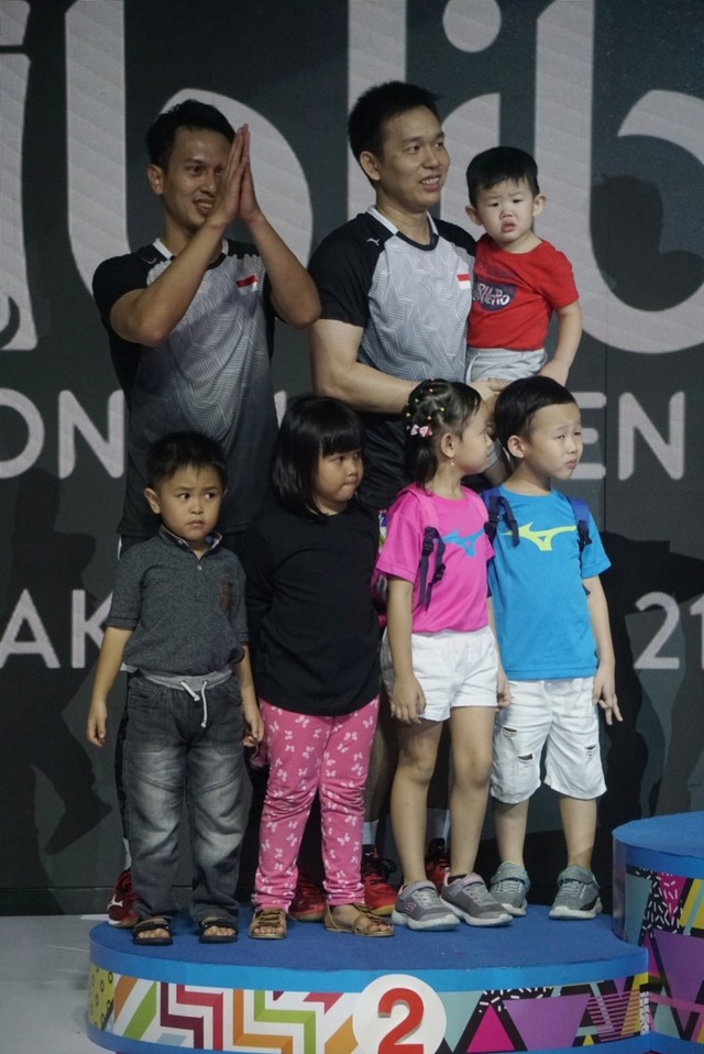 Ganda putra Indonesia Mohammad Ahsan dan Hendra Setiawan usai bertanding di Indonesia Open 2019 di Istora Senayan, Jakarta, Sabtu (20/7/2019). Foto: Irfan Adi Saputra/kumparan