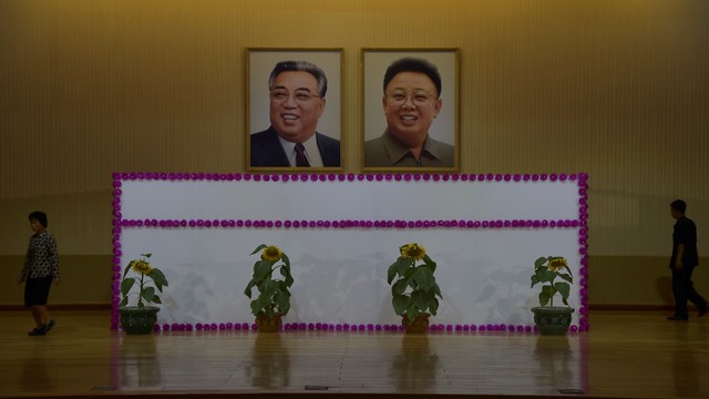 Masa Berkabung 10 Tahun Kematian Kim Jong-il, Warga Korut Dilarang Tertawa (87183)