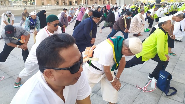 Aktivitas senam jemaah haji Indonesia di Madinah. Foto: Dok. Syafruddin/Media Center Haji