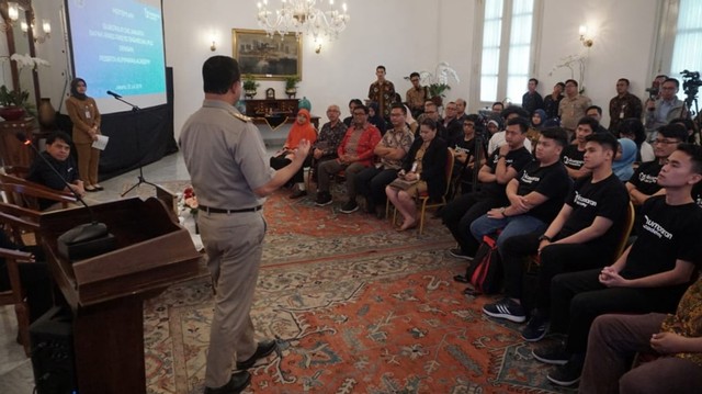 Peserta kumparan Academy Bertemu Anies Baswedan di Balai Kota (6056)