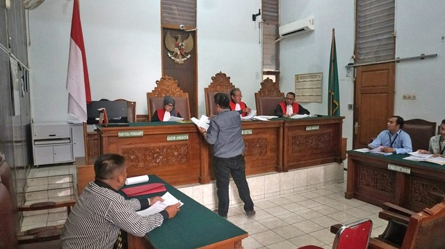 Mulan Jameela diwakili kuasa hukum melakukan sidang gugatan perdata