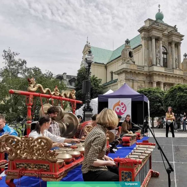 Gamelan Indonesia di warsaw street festival di Warsawa, Polandia. Foto: Dok. KBRI Warsawa