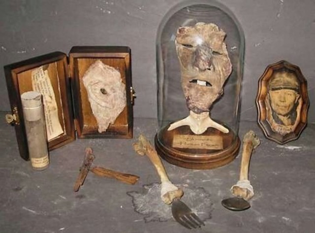 Perkakas peninggalan Ed Gein di museum. 