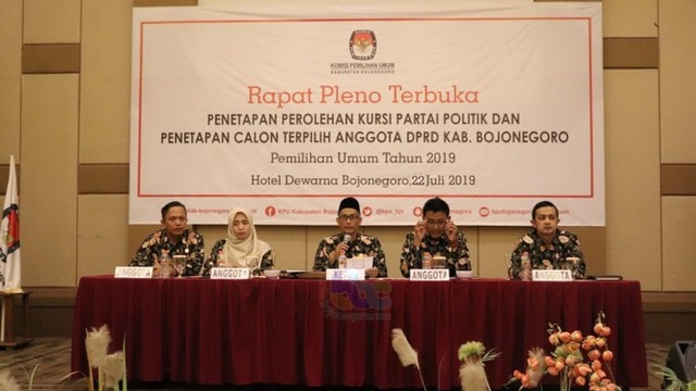 Rapat Pleno Terbuka, Penetapan Perolehan Kursi Partai Politik Peserta Pemilu Anggota DPRD Bojonegoro 2019 dan Penetapan Calon Terpilih Anggota DPRD Bojonegoro dalam Pemilu 2019. Senin (22/07/2019)