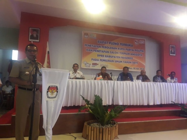 Rapat Pleno Terbuka penetapan anggota DPRD Nagekeo terpilih.Foto oleh: Arkadius Togo,florespedia/kumparan.com
