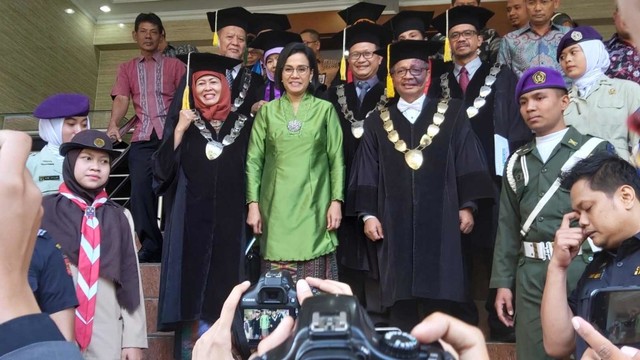 Menteri Keuangan Sri Mulyani usai acara Dies Natalis ke 38 Universitas PGRI Semarang (Upgris) di Balairung Upgris, Selasa (23/7). Foto: Afiati Tsalitsati/kumparan