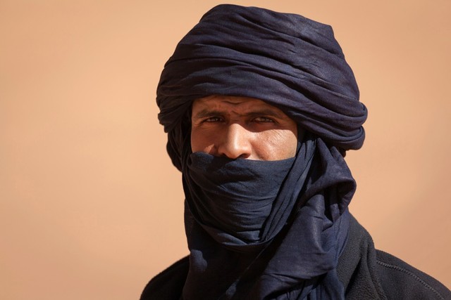 Pria Suku Tuareg Menggunakan Cadar