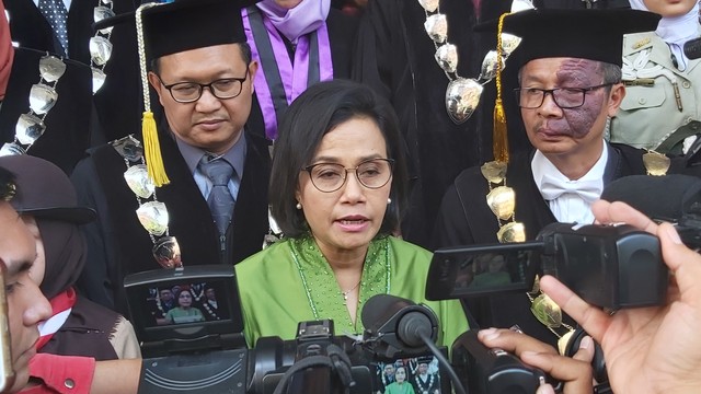 Menteri Keuangan Sri Mulyani usai menghadiri acara Dies Natalis ke 38 Universitas PGRI Semarang (Upgris), Selasa (23/7). Foto: Afiati Tsalitsati/kumparan