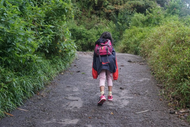 Pendakian Sibayak lewat jalur wisata.