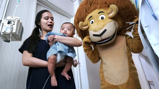 Ilsutrasi balita takut badut. Foto: Iqbal Firdaus/kumparan