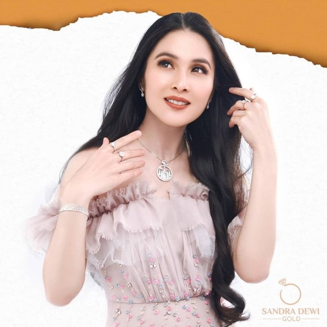 sandra dewi gold-3.jpg