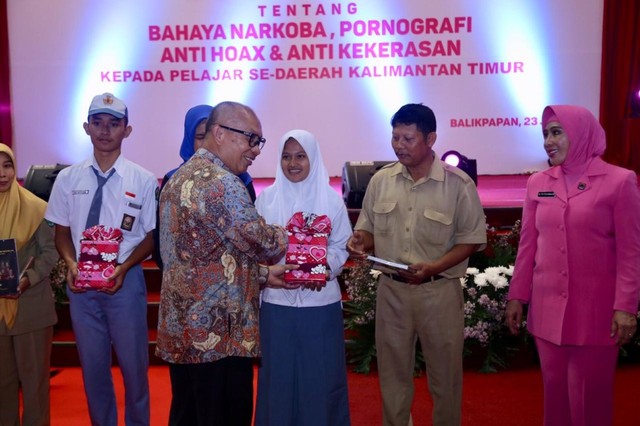 com-Dialog interaktif Anti Narkoba, Anti Kekerasan, Anti Pornografi dan Anti Hoax. Foto: Dok. Pertamina