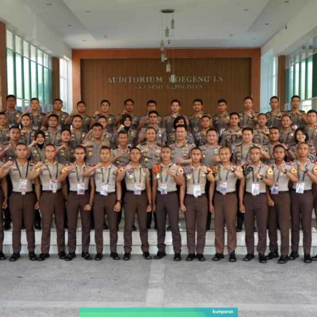 AS SDM Kapolri Irjen Pol Eko Indra Heri bersama 38 Akpol lulusan MTP. Foto: Dok. SDM Polri
