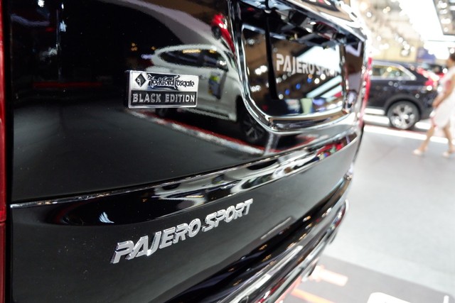 Mitsubishi Pajero Sport RF Black Edition Masih Sisa 158 Unit (5354)