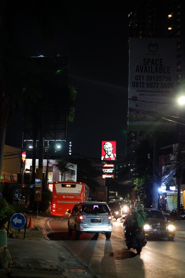 Ruas Jalan Kemang yang tidak pernah sepi.