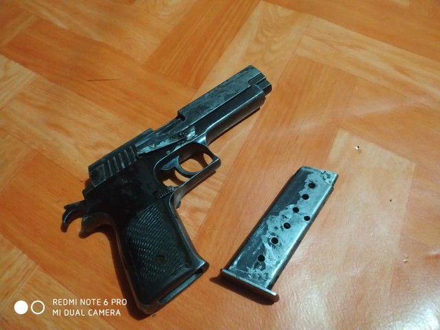 Ratusan amunisi dan senjata api yang ditemukan pada sebuah honai di Mugi, Kabupaten Nduga (Dok: Kodam Cenderawasih)