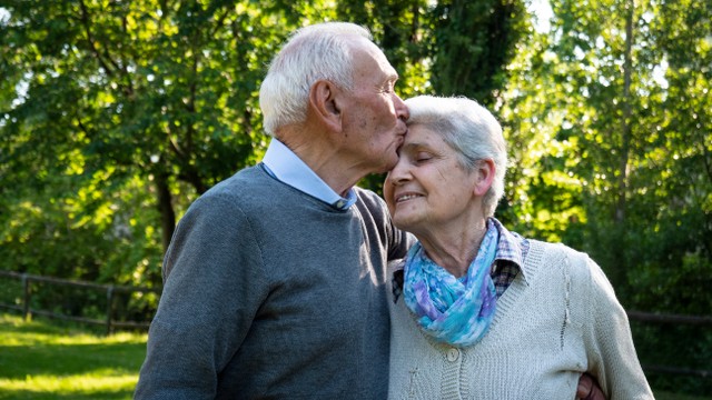 Ilustrasi pasangan kakek-nenek Foto: dok.Shutterstock