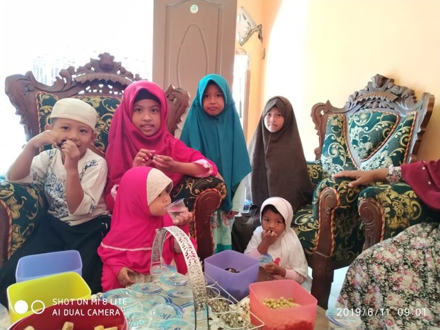 Empat korban itu yakni Rahma Ramadhani, Na’illah Fathinah Sholihah, Anisa Dzakiroh, dan Naufal Masrulloh (posisi yg berdiri dan duduk di kursi).