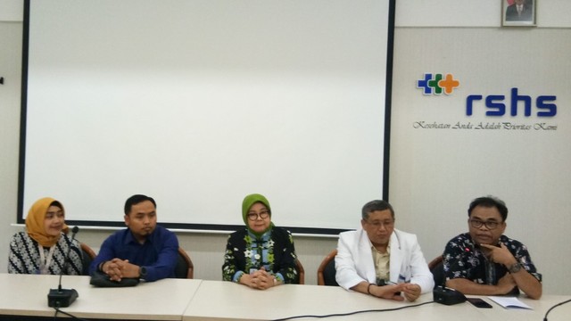 Tim dokter Rumah Sakit Hasan Sadikin (RSHS) Bandung.  (Mega Dwi Anggraeni)