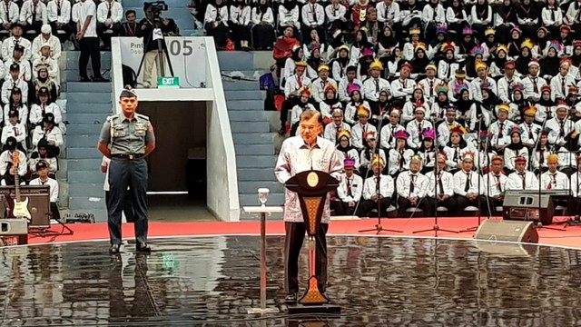Jusuf Kalla hadiri pembekalan CPNS di Istora Senayan, Jakarta Pusat, Rabu (24/7). Foto: Dok. Tim Media Wapres