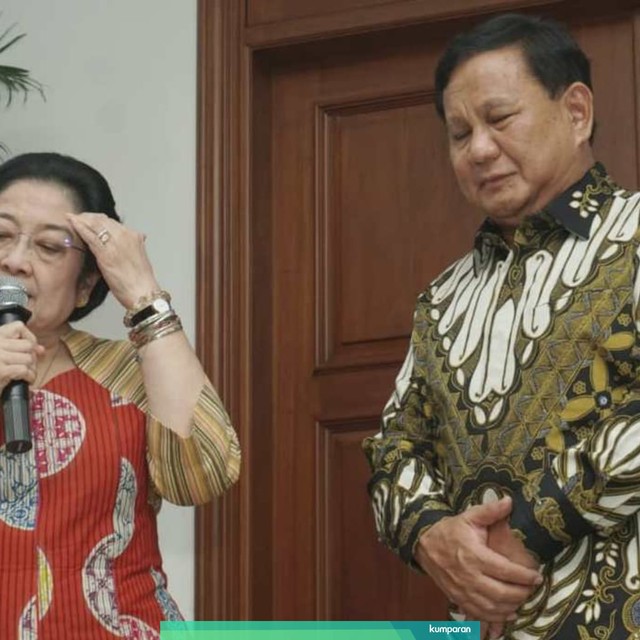 Prabowo Subianto (kanan) bertemu dengan Megawati Soekarnoputri (kedua kiri) di kediaman Jalan Teuku Umar, Jakarta. Foto: Iqbal Firdaus/kumparan