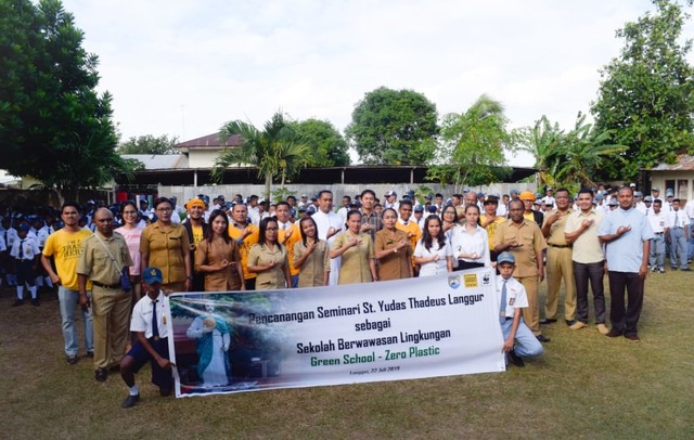 Kolaborasi WWF dan Trash Hero Wujudkan Sekolah Berwawasan Lingkungan Pertama di Maluku (22/7). 