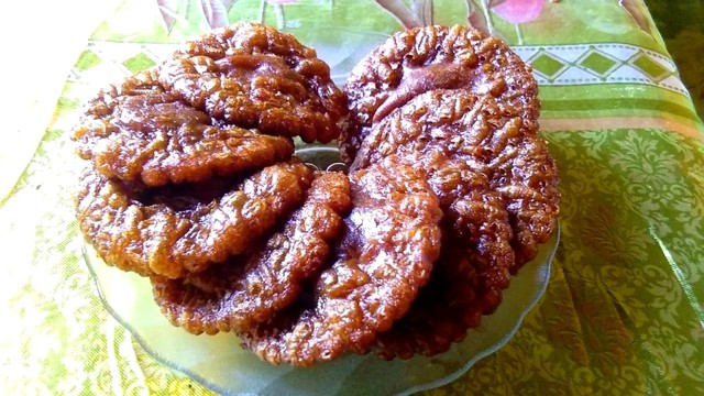 Kue Cucur merupakan kuliner tradisional khas Gorontalo. Keberadaannya memiliki sejarah yang sulit dilupakan. Di daerah Gorontalo, kue ini sering di sebut tutulu. Rabu, (24/7). Foto : Mirna Ahaya/banthayoid