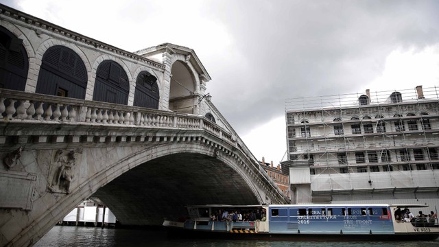 Jembatan Rialto, Venesia. Foto: AFP/MARCO BERTORELLO
