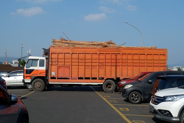 Ada Stiker Puskop Polda Sumut di Truk  Pembawa Sabu  Ini 