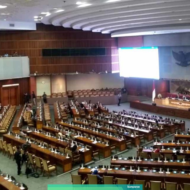 Sidang paripurna DPR masa penutupang sidang V di Kompleks Parlemen, Senayan, Jakarta, Kamis (25/7). Foto: Paulina Herasmaranindar/kumparan