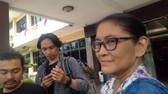 Jajang C. Noer Tak Yakin Robby Ertanto Pakai Narkoba (160110)