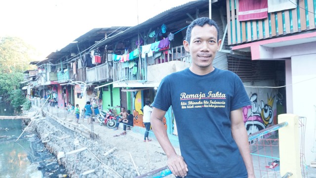 Jokso Sundoko alias Koko, salah satu warga Kampung Penas Tanggul, Cipinang Besar Selatan, Jakarta Timur yang berhasil berhenti merokok setelah menjadi pencandu. (Foto: Zahid Arofat)