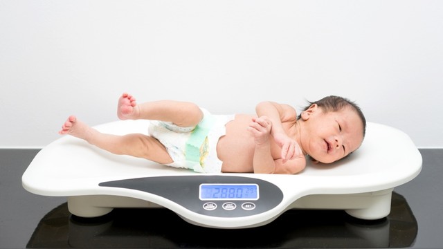 Berapa Berat Badan Ideal Bayi Baru Lahir Kumparan 