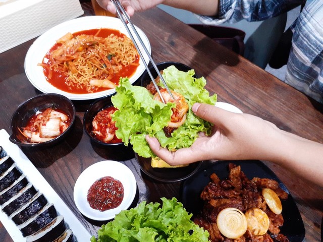 Menu Samgyeob di Warung Korea Pop Foto: Mela Nurhidayati Syamsiyah/kumparan