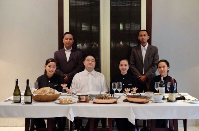 Hari terakhir di Emilie Restaurant.