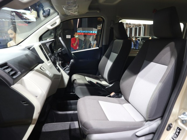 Toyota HiAce 'Premio' Meluncur, Lebih Mahal Rp 40 Jutaan (26319)