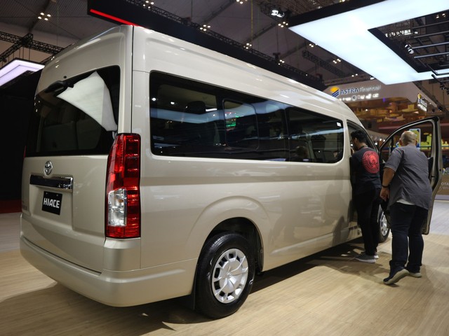 Toyota HiAce 'Premio' Meluncur, Lebih Mahal Rp 40 Jutaan (26318)