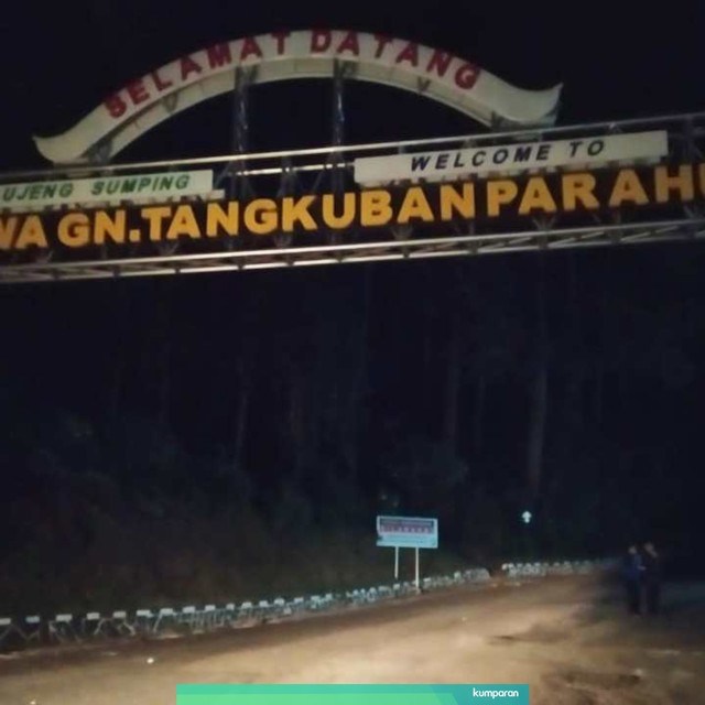 Situasi di depan pintu masuk Gunung Tangkuban Parahu. Foto: Rachmadi Rasyad/kumparan