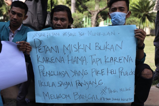 Mahasiswa Demo Distanbun Aceh (10).JPG