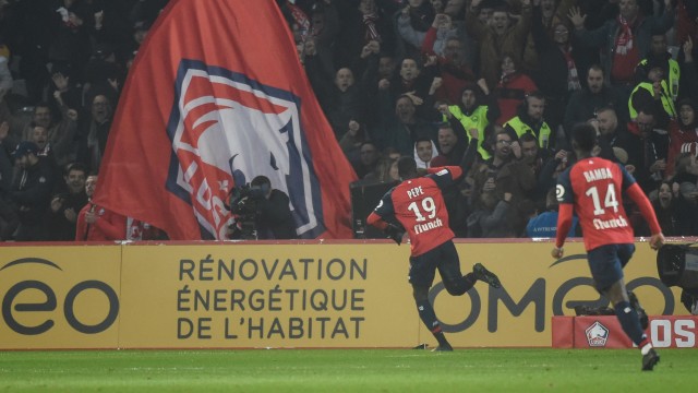 Nicolas Pepe merayakan golnya ke gawang Paris Saint-Germain. Foto: FRANCOIS LO PRESTI / AFP