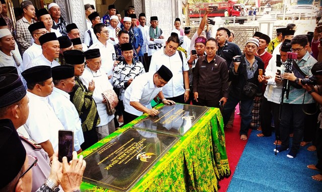 Menpar  meresmikan Masjid Sunan Giri Kemiren-Singojuruh PHOTO/Mamet